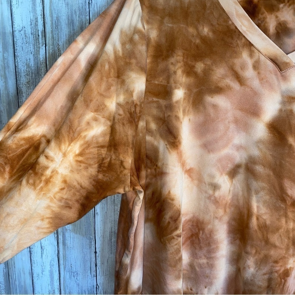 LOGO Lounge Brushed Tie Dye V Neck - Picture 4 of 7